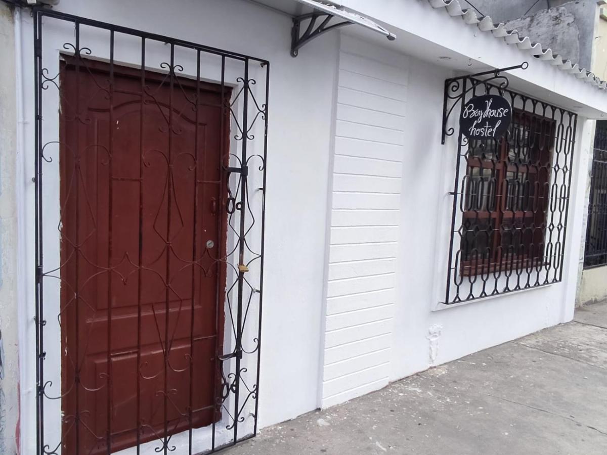 Alquiler De Habitaciones Bay House Hostel 萨利纳斯 外观 照片