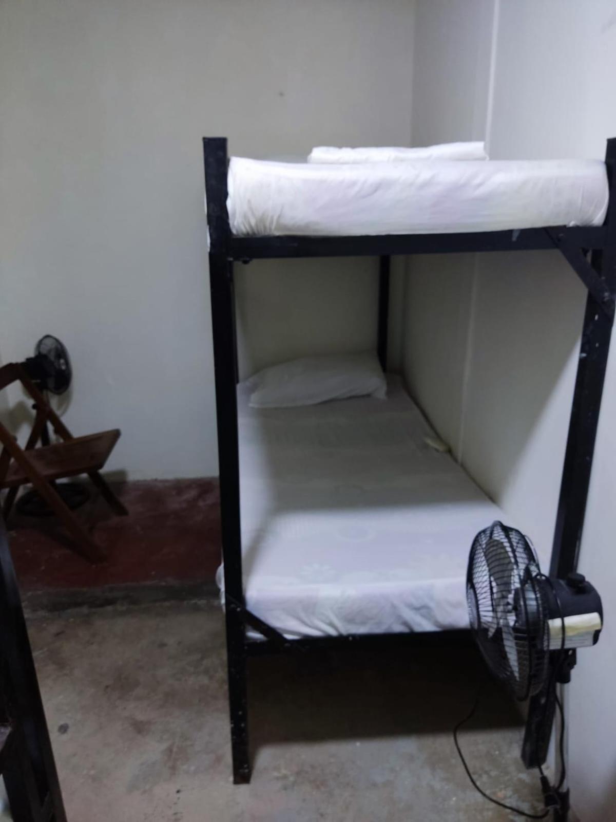 Alquiler De Habitaciones Bay House Hostel 萨利纳斯 外观 照片